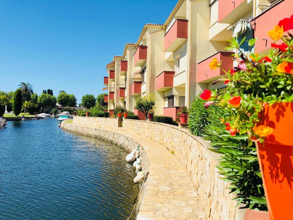 Port Sotavent 2C - Apartamento En La Marina De Empuriabrava - Piscina Comunitaria, - Parking - Vistas Al Canal - Cerca Centro Y Playa 외부 사진
